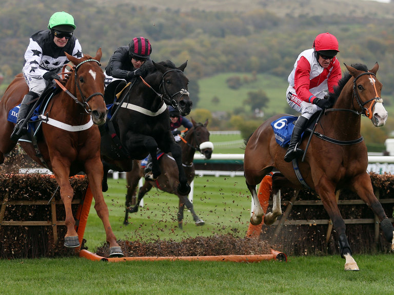 Penglai Pavilion domina l’apertura di Cheltenham. Il gioiellino di John Ferguson ex Godolphin supera l’esame Prestbury Park battendo Laurium e Sandymouth Duke