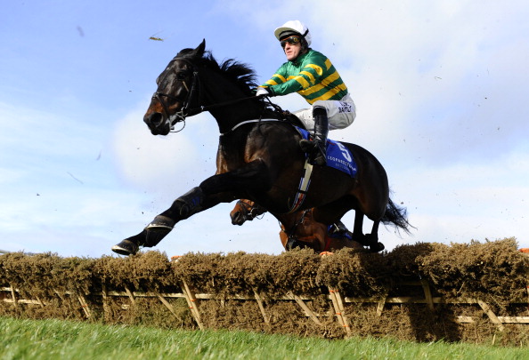 Plinth vince a Tipperary le Istabraq Hurdle, male Thomas Edison e Thousand Stars. Settima consecutiva per Bachasson, doppio Ruby Walsh