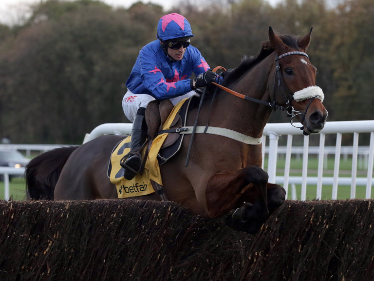 King George VI. Masteoso Cue Card, batte in foto Vautour e resta in corsa per la millionaria Triple Crown Chase