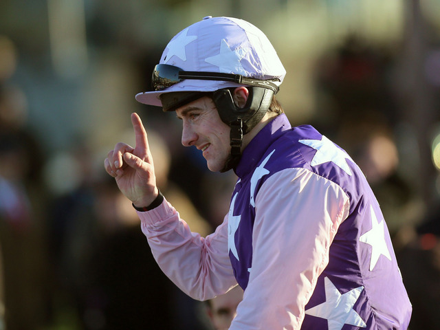 INGHILTERRA. Brian Hughes champion jockey virtuale, il fantino del nord attende la conferma definitiva dalla British Horseracing Authority dopo la sospensione forzata legata al Coronavirus fino al primo Maggio, giorno che inaugura la stagione National Hunt 20 – 21