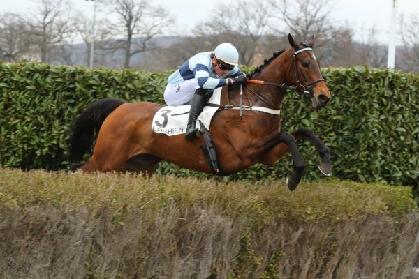 Francia. Ad Enghien Miss Champdoux stende i suoi avversari nell’atteso Prix de la Gascogne, candidandosi per il Grande Steeple Chase del Soisy. Battuti Prince Philippe e Kada Rique