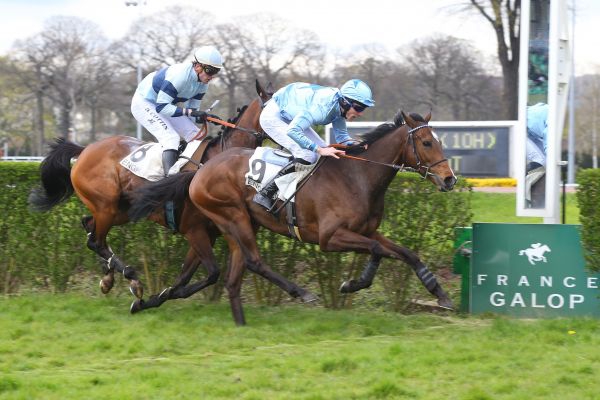 Enghien. Yoko e James Reveley battono Miss De Champdoux nel Prix Journaliste