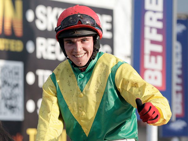 Irlanda. Jonathan Burke potrebbe tornare per il Summer Festival di Galway. Reduce da un brutto infortunio alla schiena, il jockey irlandese sta meglio e confida nel ritorno per la super settimana di Ballybrit