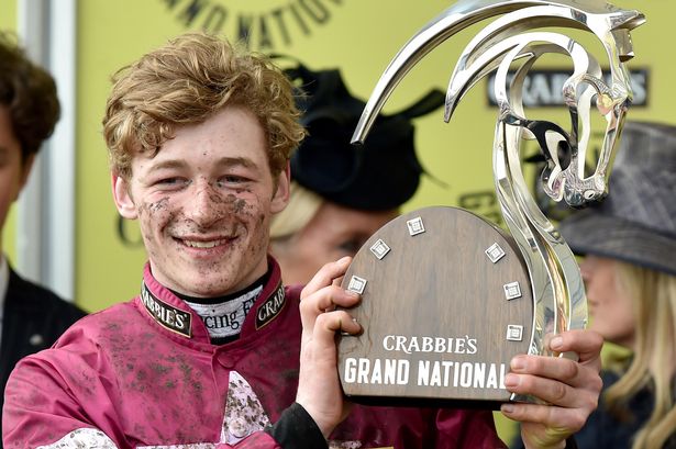 Il giovane jockey David Mullins cade a Ballinrobe, operato d’urgenza per il collasso di un polmone. Sta bene Alessio Pollioni, pronto al rientro dopo la caduta in sella a Fantastico Daniele nella prima giornata a Merano