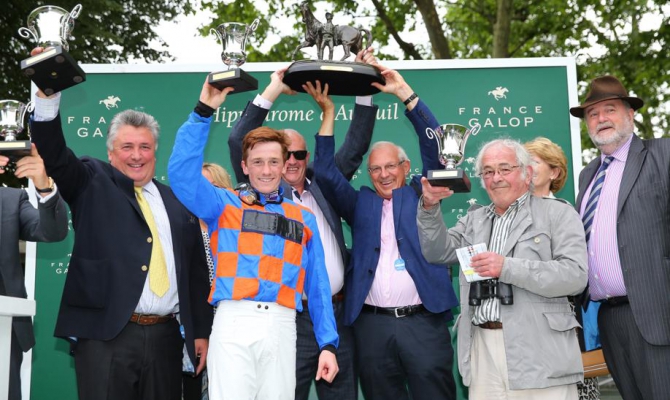 Auteuil. Capolavoro di Sam Twiston Davies in sella a Ptit Zig nella Grand Course de Haies. Prima volta per l’allenatore Paul Nicholls nella classica parigina. Il cresciuto Alex De Larredya soffia il secondo all’atteso Blue Dragon, out Un De Sceaux. Footpad ok nell’Alain Du Breil