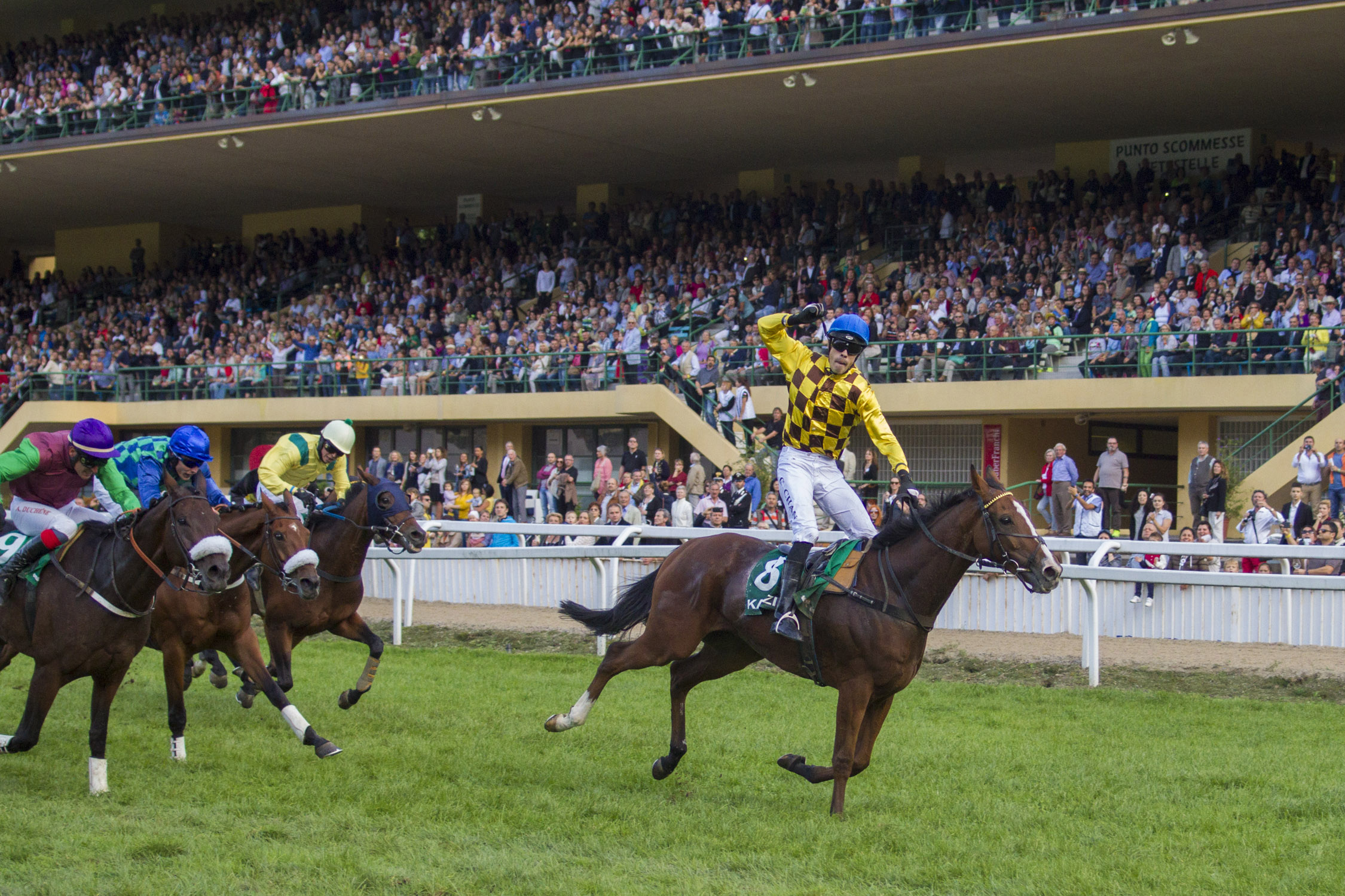 Italia. Presenze internazionali a Maia per l’edizione numero 77 del Gran Premio Merano Alto Adige. Dall’Irlanda Willie Mullins conferma Alelchi Inois, Guillaume Macaire ha scelto Allen Voran, Chiffe D’Affaires per il team Carberry, poker ceco per i Vana, Germania in pista con Falconettei, Italia al via con High Master e Dominato