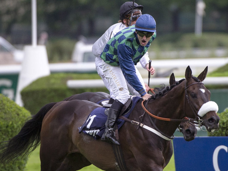 Francia. Bel La Vie domina il Georges Courtois, altra perla del maestro Guillaume Macaire che nella domenica di Auteuil vince anche con la femmina volante Corscia nel Prix André Michel. Perfect Impulse ok nel Morgex