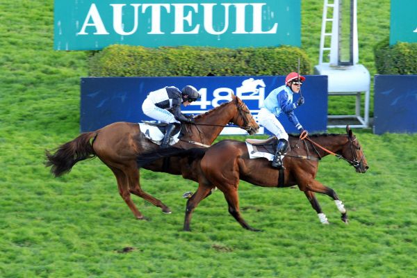 Francia. Milord Thomas è nella storia. L’allievo di Dominque Bressou vince per il terzo anno consecutivo il ricco La Haye Jousselin al termine di un finale thrilling con Alary. Terzo Storm Of Saintly avanti al deludente So French. Numero dell’imbattuto De Bon Coeur nel Cambacérès, Carriacou a sorpresa nel Gillois