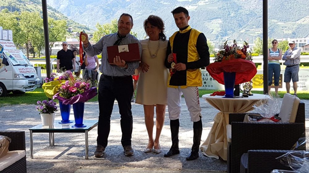 Italia. Nella prima a Merano Vana subito protagonista con un gran triplo, Nando con coraggio nel Val Di Non respinge il generoso Grand Link e la sfortunata Ralianka. Le Molleau domina il Valle Aurina, Toward Glory sulle siepi. Panta Rhei e Romano bel primo piano nel Rigoreux