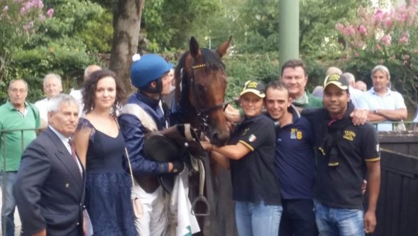 Italia. Atalan a sorpresa ma con merito nel Piero e Franco Richard, battuto l’ex francese Ole Caballero. ‘Prima’ nella pattern per Lydia Olisova che vince anche la prova per i tre anni grazie a At The Beach. Tripletta per Bianco e doppio Bartos grazie ad Anima Mundi