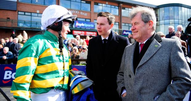 Irlanda. Joseph Patrick O’Brien vince alla sua prima da trainer il Galway Hurdle venti anni dopo suo padre Aidan, grazie al travolgente Tigris River che nelle mani di uno splendido Barry Geraghty stampa sul traguardo l’ottimo Swamp Fox