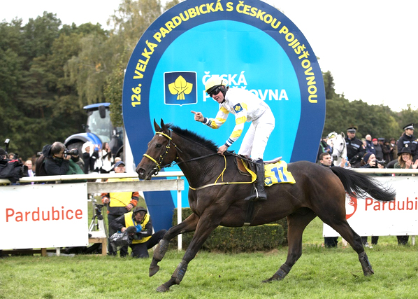 Repubblica Ceca. Grande attesa per il Velka Pardubice numero 127, contro il campione in carica Charme Look i rappresentanti di Vana e i tre inviati francesi di Macaire e Clayeux