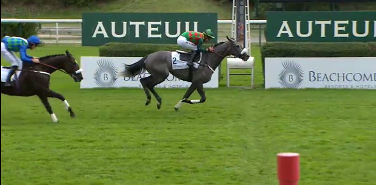 Francia. Device splendido nel Prix Camarthen batte l’eterno rivale Alex De Larredya e prenota il Grand Prix D’Automne. Bipolaire brillante vince l’Heros VII, Edward D’Argent si riprende la leadership fra i quattro anni dello steeple nell’Orcada, Master Dino dice no al compagno Tunis nel Talhouet Roy