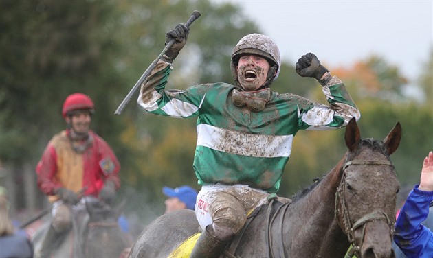 Repubblica Ceca. Grande vittoria di No Time To Lose e Jan Kratochvil nell’edizione numero 127 del Velka Pardubice, battuto il francese di Clayeux Urgent de Gregaine e Delight My Fire, fermato il campione in carica Charme Look