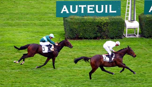 Francia. King Goubert sorprende il compagno Grand des Landes nel Prix Triquerville ad Auteuil, en plein Francois Nicolle