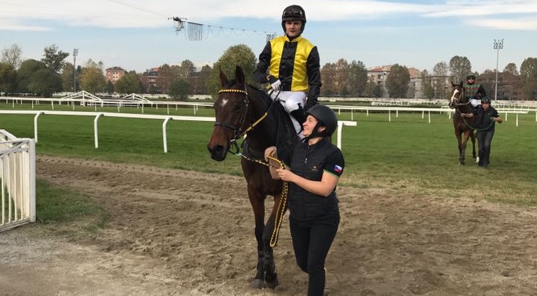 Italia. Morning Star si riprende il Bullona battendo Finoras e il compagno Roman. Albina perfetta sulle siepi del Vera Spezia, nel cross grande vittoria della reginetta Vanessa del Cardo e Daniele Tonelli sullo stoico Dzacheron