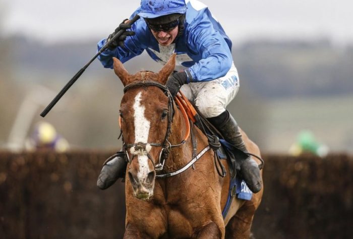 Inghilterra. Raz De Maree vince a 13 anni il Coral Welsh Grand National Chase, eguagliando Snipe’s Bridge (1927) in sella al campione dell’irlandese Gavin Cromwell il sedicenne James Bowen!