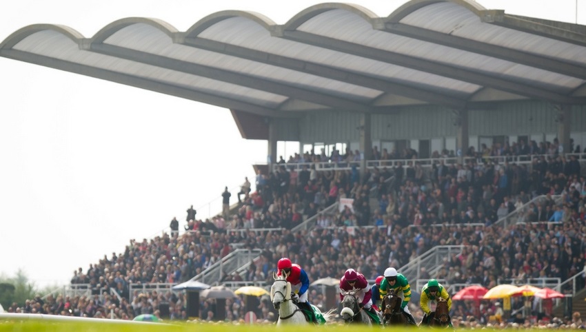 IRLANDA. Sabato parte la tre giorni del tradizionale Easter Festival di Fairyhouse, lunedì l’attesissimo Irish Grand National Handicap Chase; Giggistown al gran completo con alcuni reduci di Aintree, Eddy O’Leary fiducioso per un buon risultato; ultima vittoria nel 2018 con General Principle