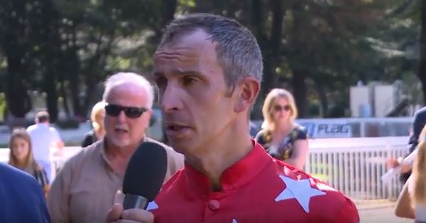 ITALIA. Merano, Raffaele Romano forza 500! Il jockey bresciano vince in sella a L’Imperdibile nel Pasqualino Mazzoni raggiungendo lo storico traguardo da professionista, 800 i successi ottenuti nel computo totale