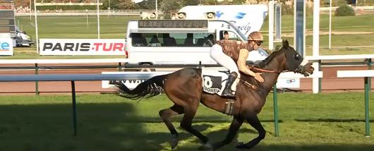 Francia. Spettacolo a Marsiglia, Irakien stravince la Grand Course de Haies con in sella Geoffrey Ré, battuto Long Breeze e Droit de Vèto, sesto Gigilmatto per Laura Grizzetti