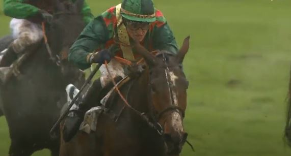 Francia. Auteuil, Slerighoon vince in bello stile il George Courtois, cade l’atteso Saint Goustan Blue, secondo il cresciuto Crystal Beach avanti a Roi Mage e Milord Thomas. Galop Marin ancora una vittoria nel Roederer. Jacques Ricou ha dato l’addio alla carriera di jockey