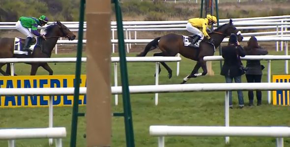 Francia. Storm Of Saintly campione senza tempo, il castrone alla soglia dei dieci anni vince la Grande Course de Haies de Fontainebleau. Per l’allievo di Guillaume Macaire interpretato da Bertrand Lestrade la vittoria numero sedici in carriera