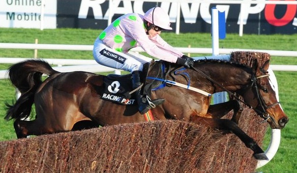 Inghilterra. Min e Ruby Walsh volano nella JLT Melling Chase, in testa da un capo all’altro l’allievo di Willie Mullins lascia a distacco abissale il grigio Politologue e Waiting Patiently