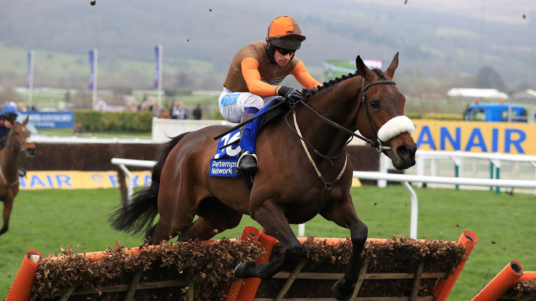 Inghilterra. Impulsive Star e Sam Waley Cohen protagonisti nel Classic Handicap Chase di Warwick, l’allievo di Neil Mulholland ha battuto Calett Mad e Crosspark