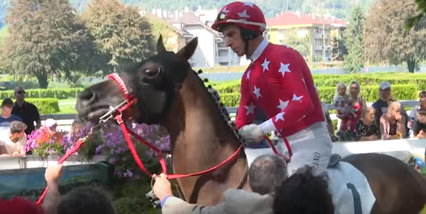 Italia. Corinto il clou sullo steeple chase nel giovedì a Pisa, dove rientra Notti Magiche contro Sbarazzino e il lanciato Padrinho. Incerta la prova per i quattro anni in siepi, fra gli anziani il top weight Panta Rhei contro Aventus, Summer Of York e Cheap Thrill