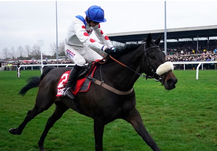 REGNO UNITO. Santo Stefano  spettacolare con una King George VI Chase da urlo. A Kempton Park la coppia di Paul Nicholls, Frodon – Clan Des Obeaux vs gli irlandesi Minella Indo e Asterion Forlonge oltre al McManus Chantry House. Nella Christmas Hurdle Epatante vs Not So Sleepy; a Leopardstown c’è la stella di Ferny Hollow nella Racing Post Novice