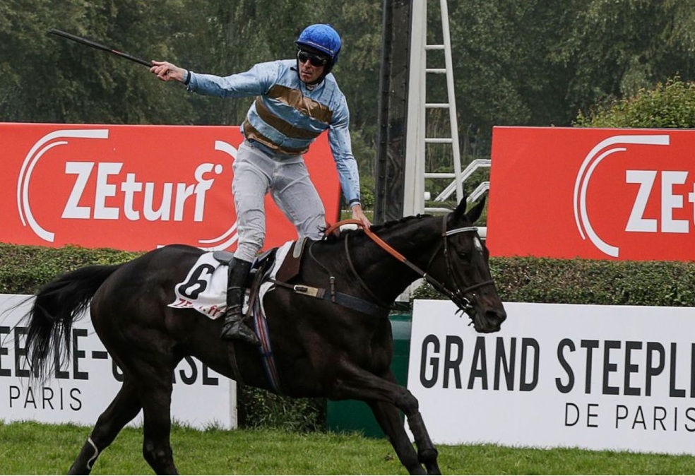 FRANCIA. Auteuil, mercoledì  torna in pista Carriacou nel Claude le Lorrain, il vincitore del Grand Steeple Chase de Paris (Davy Russell) preparara La Haye Jousselin contro il veterano hurdler Alex de Larredya. Fra le femmine di tre anni nuovo scontro Want of Nail – Kalmia