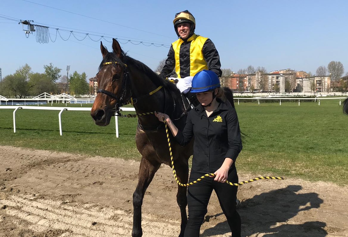 Italia. Merano, Zanini esplosivo nel Val di Non, l’allievo di Pepi Vana domina la prova in steeple, Bartos nel dopo gara ‘un cavallo fortissimo,’ Al Bustan out non perfetto dopo il muro. Prince D’Orage perfetto nel Valle Aurina, Noisemaker e Alanui a bersaglio nelle altre corse del pomeriggio