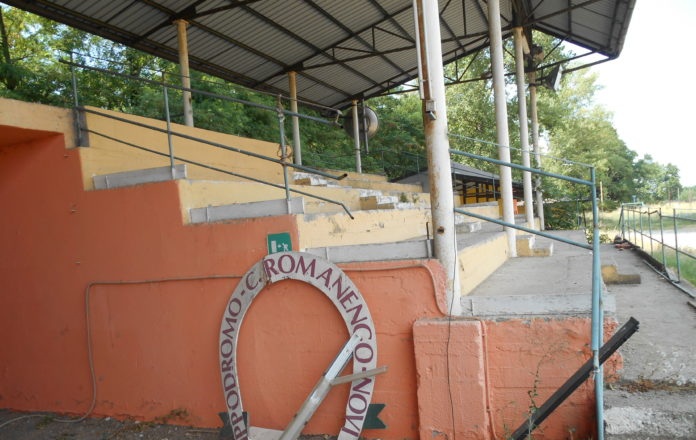 Italia. Da Monza a Novi Ligure, Rinaldo Innocenzi ci racconta il glorioso percorso del Romanengo, dal trotto di Tornese e Brighenti, alla nascita di grandi campioni in ostacoli come Raffaele Romano, dalle imprese di Cereus e Jubiler al fenomenale anglo arabo Uranio