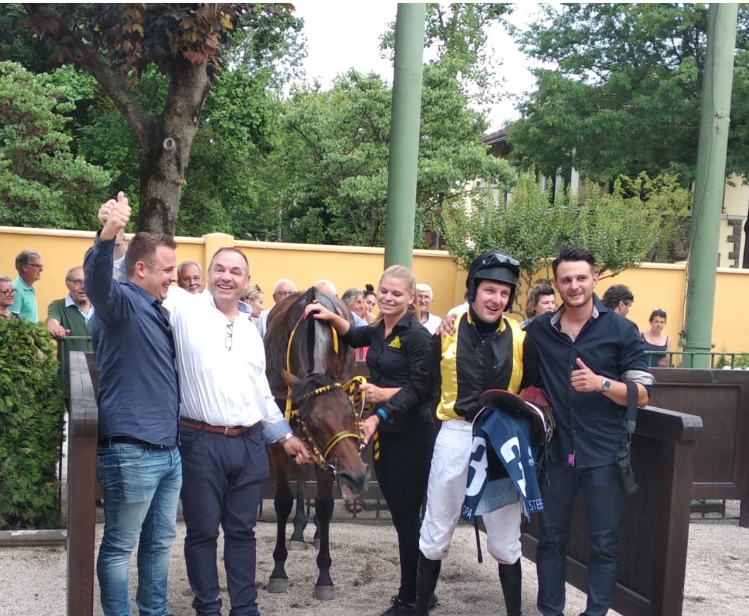 Italia. Merano, Josef Aichner si prende tutto! Notti Magiche batte Al Bustan nel Grande Steeple, Lord Dragon netto nel Dei Giovani, Broughton nel Roma, Prince D’Orage vince il Vanoni, doppi per Faltejsek e Kratochvil