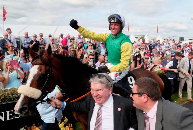 IRLANDA. Tudor City ed un coraggioso Robbie Power regalano la terza Galway Hurdle al trainer Tony Martin, secondo successo nel Grade A anche per il proprietario John Breslin, battuti Due Reward e Bands Of Outlaws