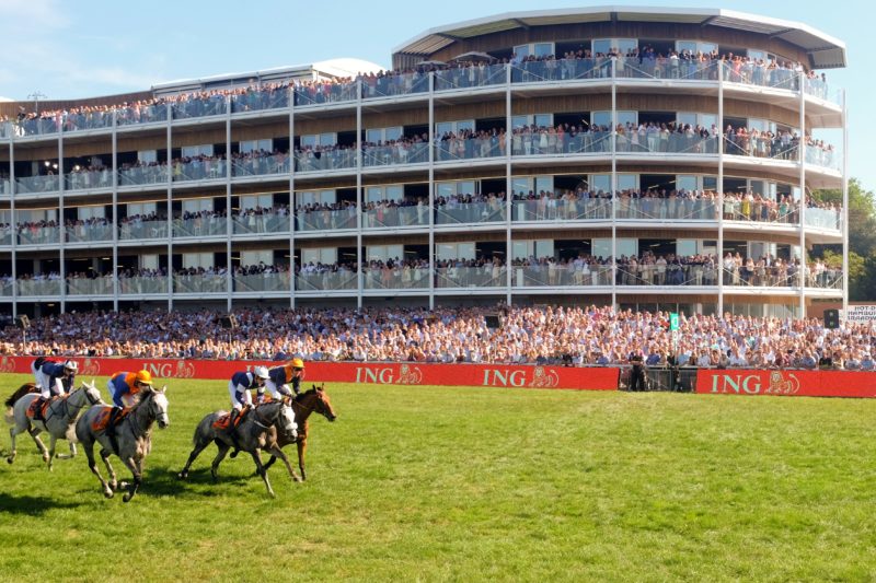 BELGIO. Waregem martedì, cresce l’attesa per il tradizionale Grand Steeple Chase des Flandres senza il campionissimo Taupin Rochelais, al quale Quinton dedicherà una passerella nel ring di presentazione prima della corsa per il saluto dei suoi fan. Forte la rappresentanza francese con Nicolle e Macaire, in pista anche il tedesco di Vovcenko Serienlohn vincitore in Svezia