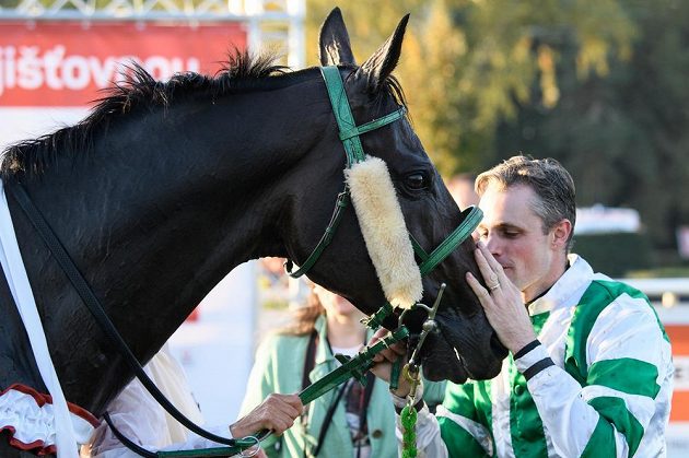 REPUBBLICA CECA. Sabato di prestigio a Pardubice con il primo round di qualificazione al Velka, in pista torna il vincitore dell’ultima edizione Theophilos. Nella prima categoria sullo steeple c’è l’Aichner Sansiro