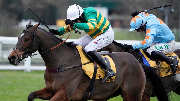 INGHILTERRA. Sandown Park, Defi Du Seuil con il brivido in un’edizione stupenda della Tingle Creek Chase, battuto di misura il veterano Un De Sceaux, ottimo terzo Wating Patiently