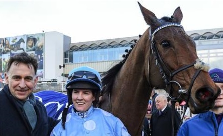 IRLANDA. Magistrale Honeysuckle, l’allieva di Henry De Bromhead splendidamente interpretata da Racheal Blackmore, vince la Irish Champion Hurdle, battuti Darver Star e Petit Mouchoir