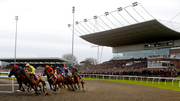 INGHILTERRA. Salvo l’ippodromo di Kempton Park, marcia indietro su opposizione degli enti locali e del comitato corse sull’iniziale progetto divulgato nel Gennaio 2017, che prevedeva di dirottare le corse a Sandown Park per la costruzione di 3000 case