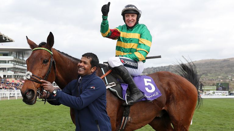 INGHILTERRA. Champ e Santini, obiettivo comune la Gold Cup 2021. Nicky Henderson vincitore dell’ottava Champion Hurdle con Epatante, è soddisfatto per l’andamento dei suoi campioni ai quali traccia un ipotetico scenario per la prossima stagione