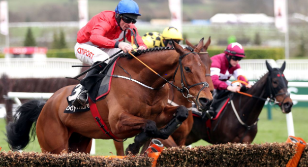 INGHILTERRA. Cheltenham day two, Envoi Allen resta imbattuto, il rappresentante di Cheveley Park domina la Ballymore battendo il compagno di allenamento Easywork e The Big Getaway. Champ crack, l’allievo di Nicky Henderson compie l’impossibile nella Rsa candidandosi alla Gold Cup del prossimo anno