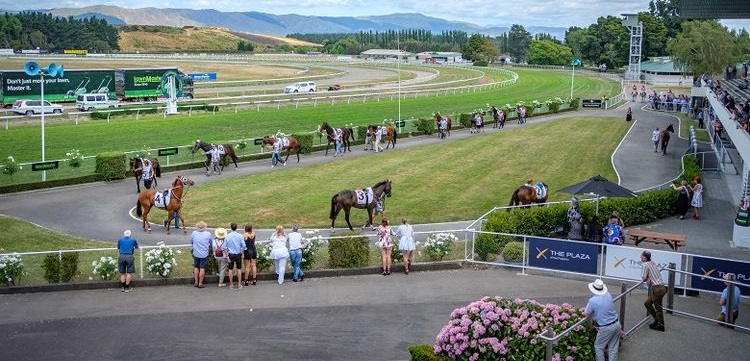 NUOVA ZELANDA. Il Primo Ministro Winston Peters ha annunciato grossi stanziamenti per la ripresa dell’attività, sul piatto 20 milioni di dollari per la costruzione di due nuove piste in sintetico presso gli impianti di Riccarton e Awapuni