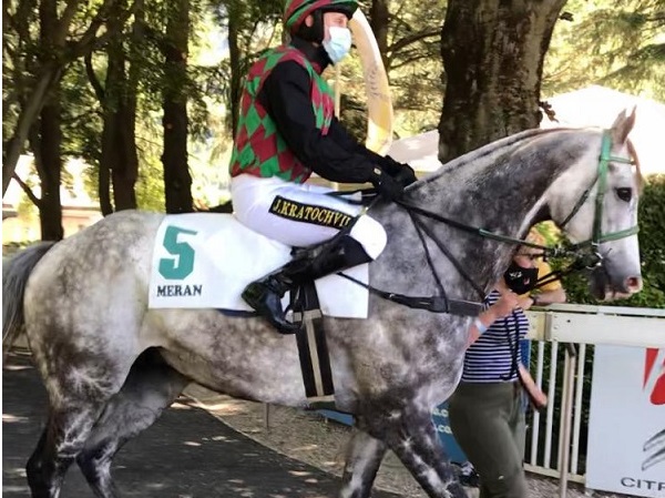 ITALIA. Merano, domenica gli esordienti nel Pasqualino Mazzoni, radio pista dice Makito l’ex francese di Troger interpretato da Raffaele Romano. Nel Val Senales Sternkranz vs Le Moulleau, Schwarzwald, Capitoul e Persian Doll oltre alla novità Colpo di Stato