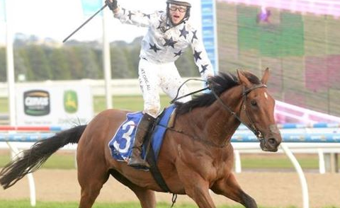 AUSTRALIA. Bee Tee Junior e Lee Horner (hat trick) trionfano nel Grand National Steeple Chase a Ballarat, stop all’imbattuto Ablaze secondo avanti a Michelin e Lucques