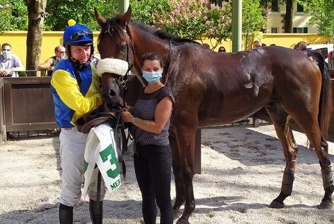 ITALIA. Northerly Wind pass per il Merano, battuto Zanini nell’atteso Creme Anglaise, terzo Temperament. Power Zar domina il cross (doppio Faltejsek) precedendo Silver Tango e Amaranthus, out Jo Bartos (spalla lussata). Fra i 4 anni del Saverio Lembo torna alla vittoria Sky Costellation