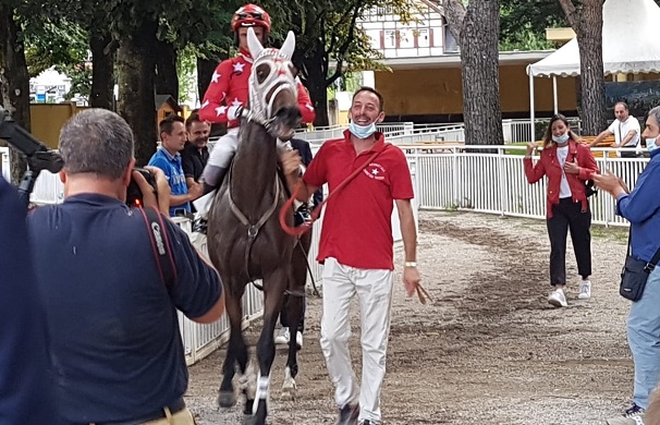 ITALIA. Merano, il bianco rosso brilla nella domenica di Maia. Makito show con replica sulle siepi del Bi Elle Luca Bruschi, Saint Julian vince l’handicap, Glory Maker si prende la listed del Merano