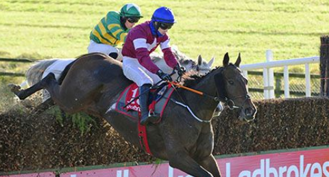 IRLANDA. Aforementioned e Gavin Brouder vincono un drammatico Munster National Handicap Chase a Limerick; molte le cadute, out Davy Russell, battuto il McManus Portmore Lough
