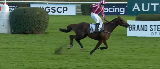 FRANCIA. Trionfo di Docteur de Ballon e Bertrand Lestrade al Grand Steeple Chase de Paris. Louisa Carberry è la seconda formatrice donna a mettere la firma sulla corsa di Montmartre succedendo a Isabelle Pacault. Splendidi i cinque anni Figuero e Feu Follet, solo quarto il campione in carica Carriacou, caduto Bipolaire