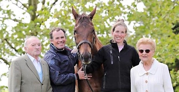 FRANCIA. In esclusiva per Hurdle & Chase Louisa e Philip Carberry, i mattatori  del Grand Steeple Chase de Paris, bravissimi nel preparare alla grande corsa di Montmartre la loro splendida creatura Docteur de Ballon